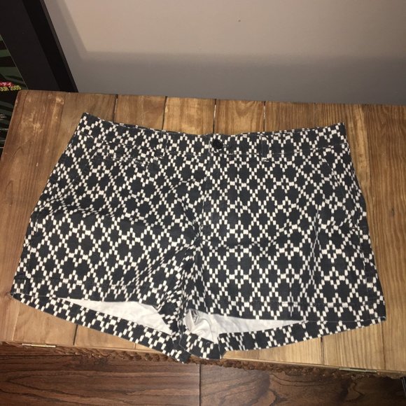 Gap City Short - Black & White - Picture 1 of 2